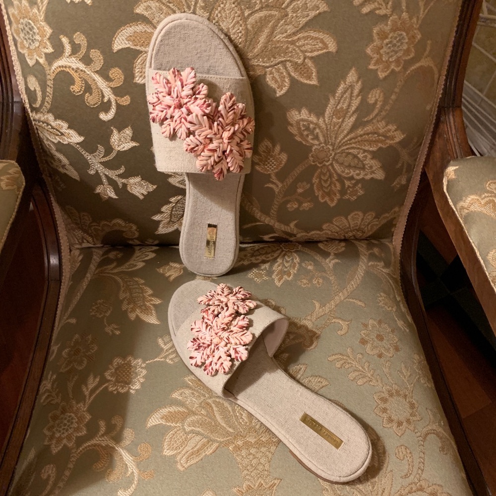 Straw Breaded Flower Flats